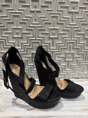 Gianni Bini Black Strappy Platform Wedge Sandals